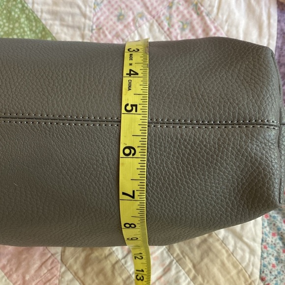 Faux leather handbag. Clutch. Crossbody. Shoulder bag. Putty color. Zip closure. - Picture 9 of 11